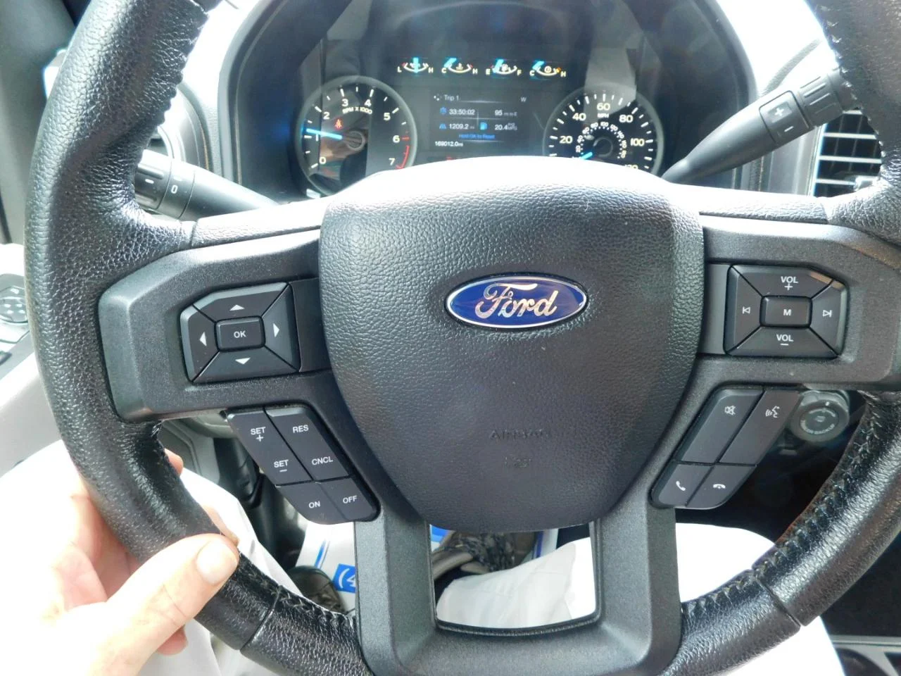 Used 2016 Magnetic Ford 4WD SuperCab 145 in XLT image 30