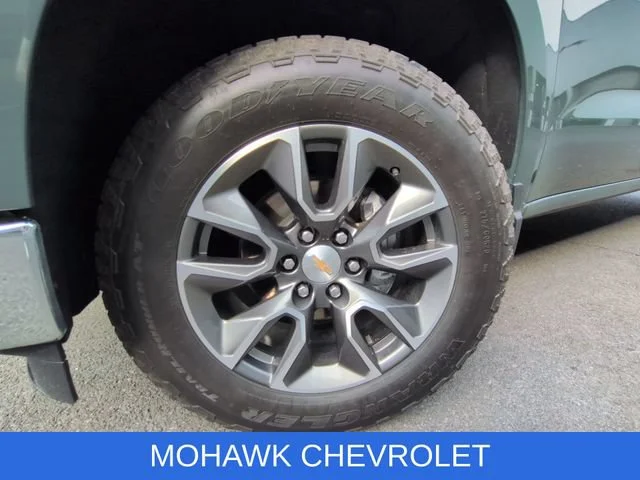 Used 2025 Cypress Gray Chevrolet LT (2FL) image 34