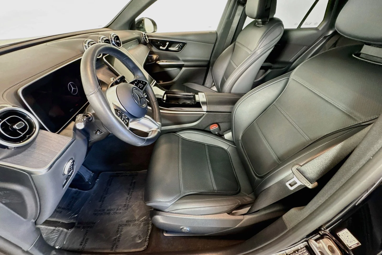 Used 2024 Obsidian Black Metallic Mercedes-Benz GLC 300 image 19