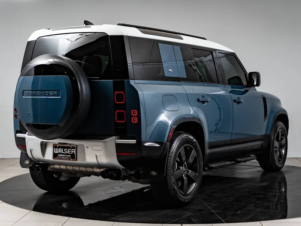 Used 2024 Tasman Blue Metallic Land Rover S image 10