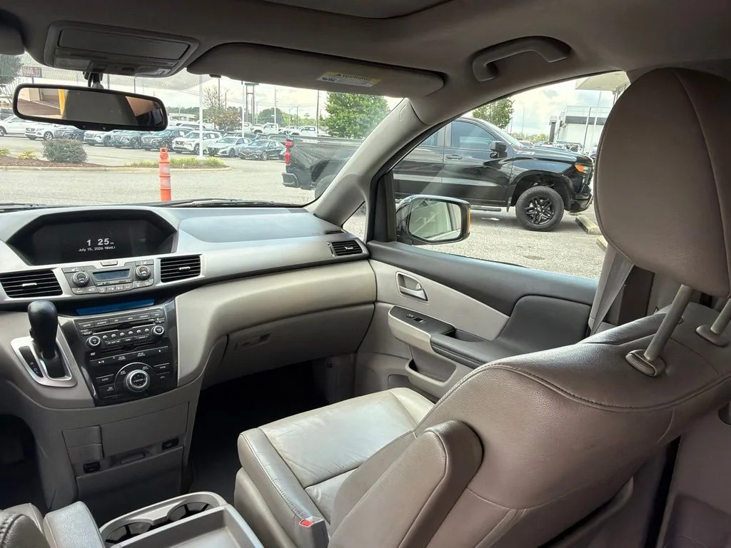 Used 2013 Silver Honda Touring image 28