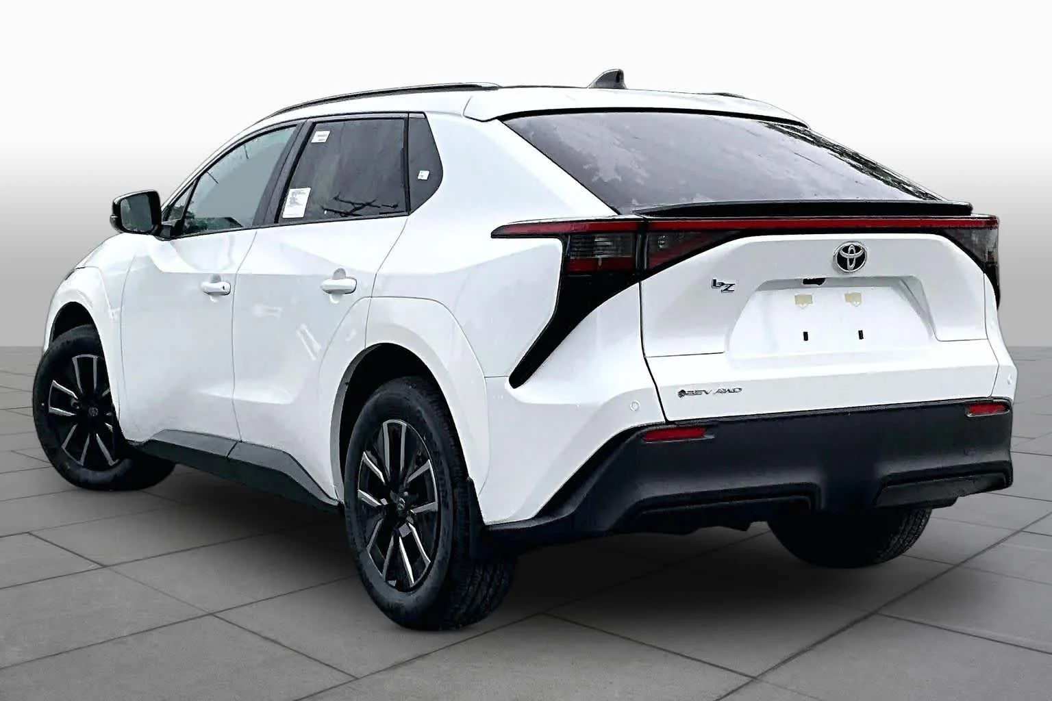 New 2026 Wind Chill Pearl Toyota XLE image 12