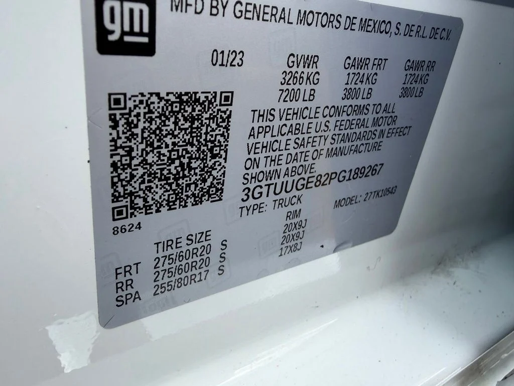 Used 2023 White GMC Denali image 75