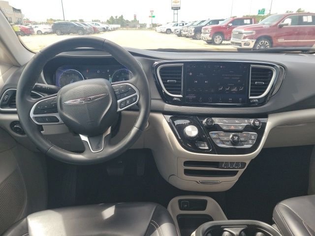 Used 2023 Black Chrysler Touring L image 3