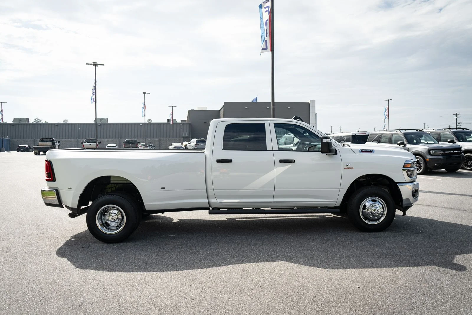 New 2026 Bright White Clear-Coat Exterior Paint RAM Tradesman image 11