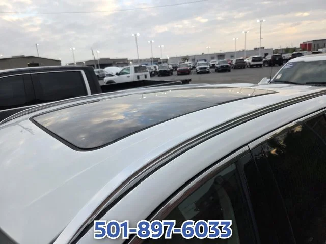 Used 2024 White Lincoln Reserve image 11