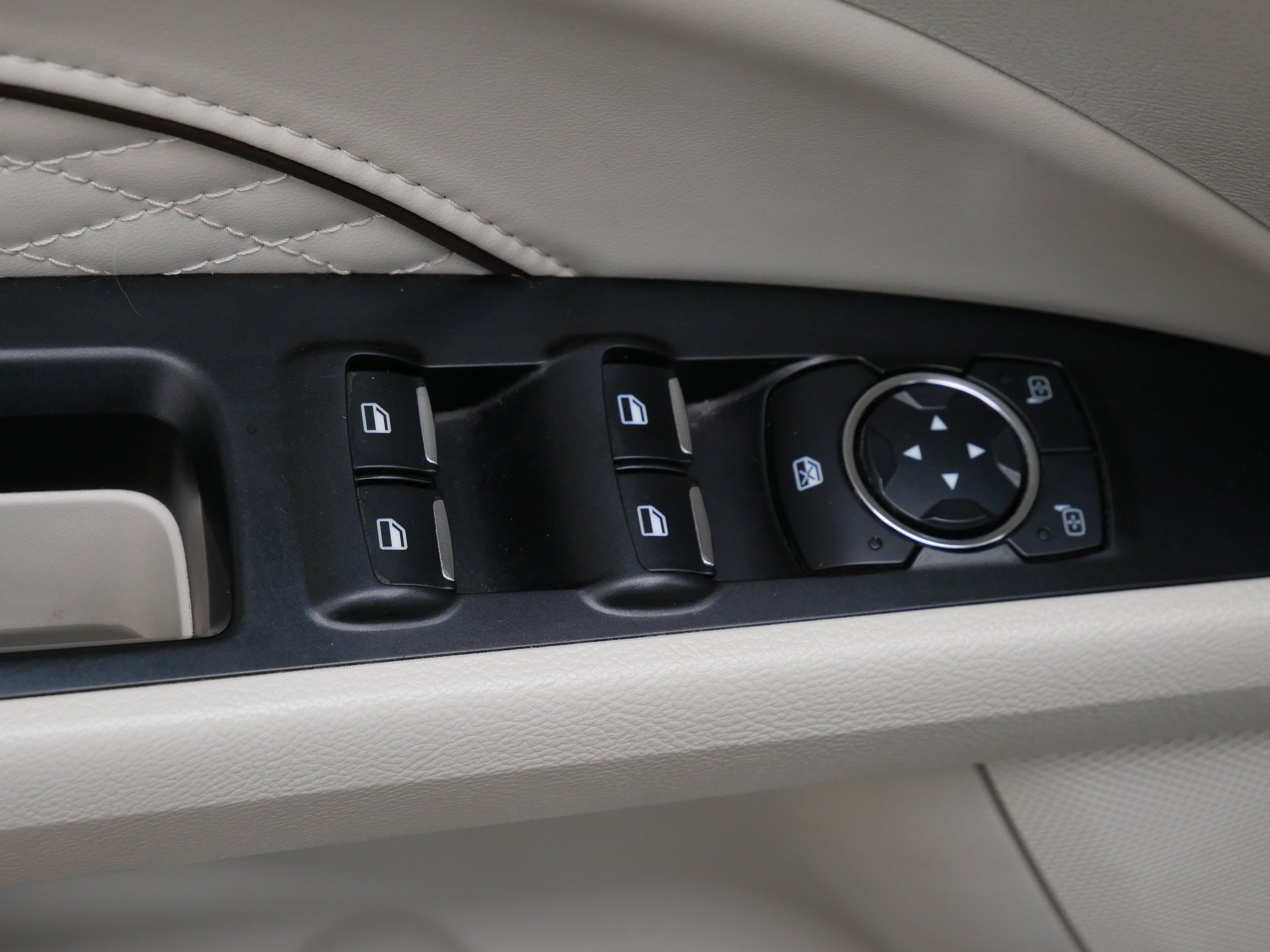 Used 2017 Black Ford Platinum image 18