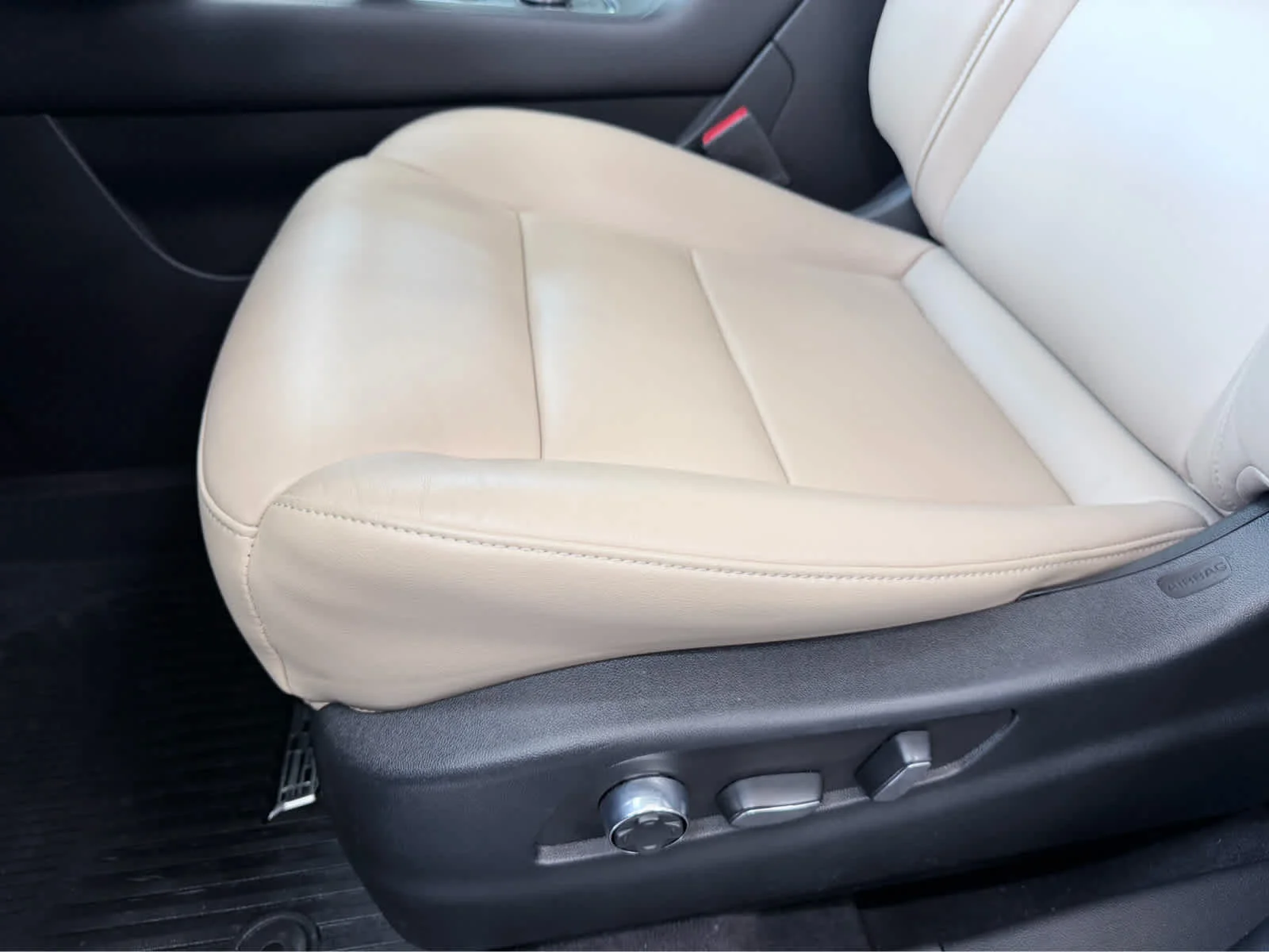 Used 2024 Stellar Black Metallic Cadillac Premium Luxury image 25