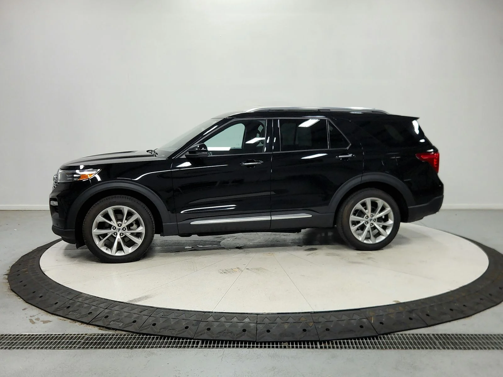 Used 2023 Black Ford Platinum image 5