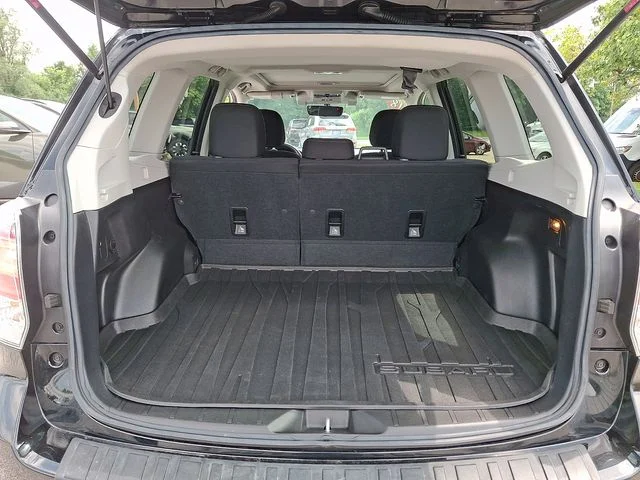 Used 2018 Black Subaru 2.5i Premium image 30