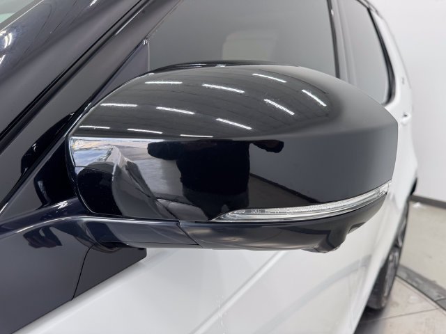 Used 2024 Fuji White Land Rover Dynamic SE image 46
