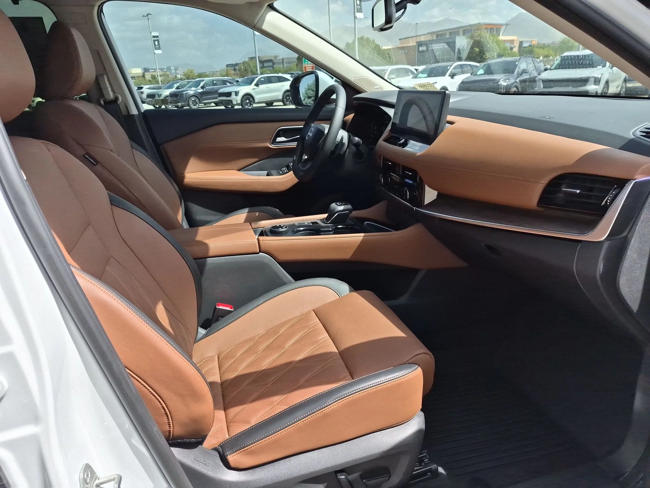 Used 2026 Everest White Pearl Tricoat Nissan Platinum image 31