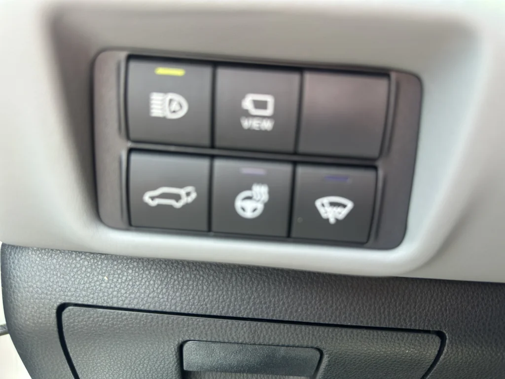 Used 2022 Wind Chill Pearl Toyota Limited image 7