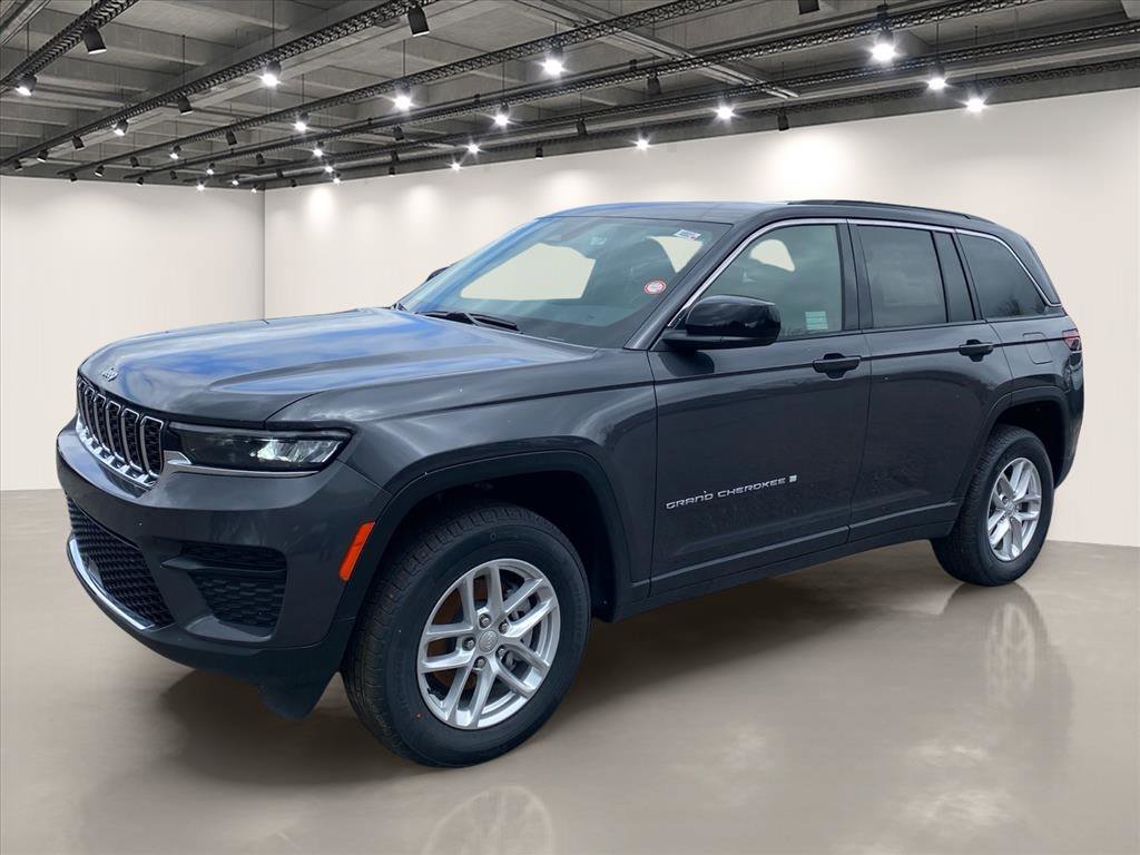 New 2026 Baltic Gray Metallic Clear-Coat Exterior Paint Jeep Laredo X image 2