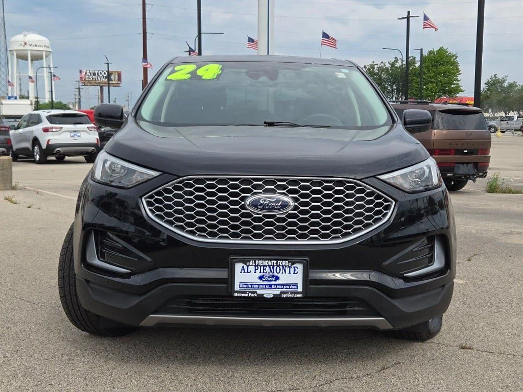Used 2024 Black Metallic Ford SEL image 4