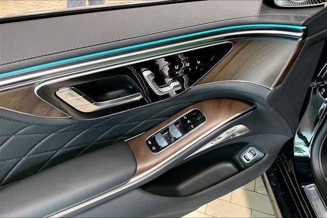 New 2027 Emerald Green Metallic Mercedes-Benz S 580 image 42