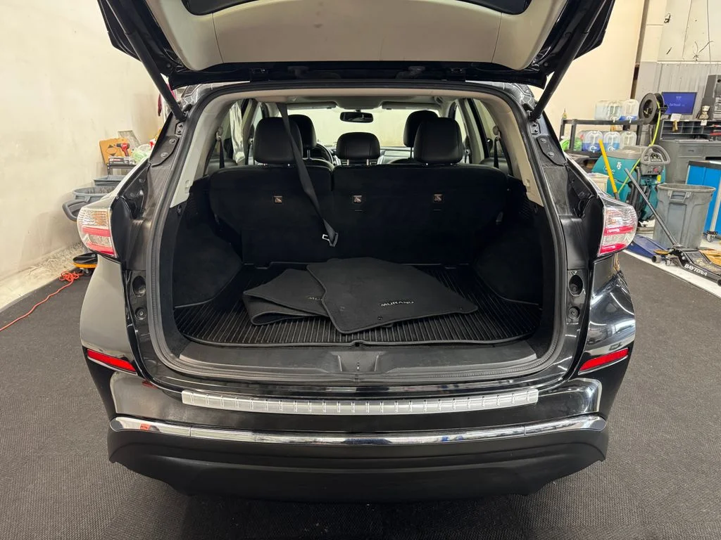Used 2018 Black Nissan SL image 6