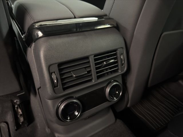 New 2026 Arroios Grey Land Rover Dynamic SE image 17