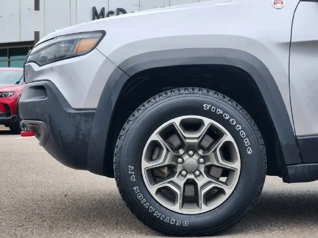 Used 2020 Silver Jeep Trailhawk image 10
