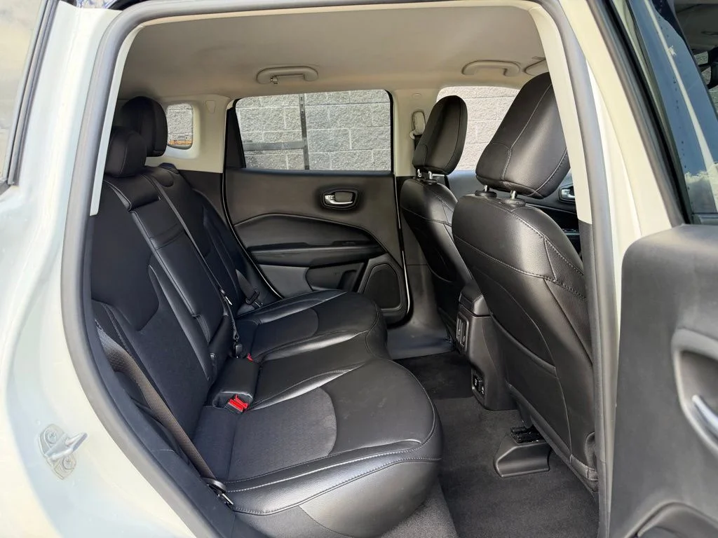 Used 2019 White Jeep Latitude image 25