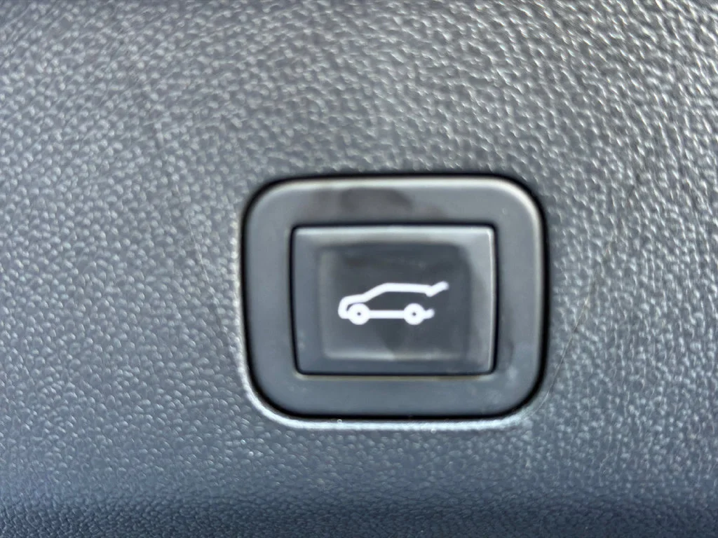 Used 2025 Beige Chevrolet Premier image 19