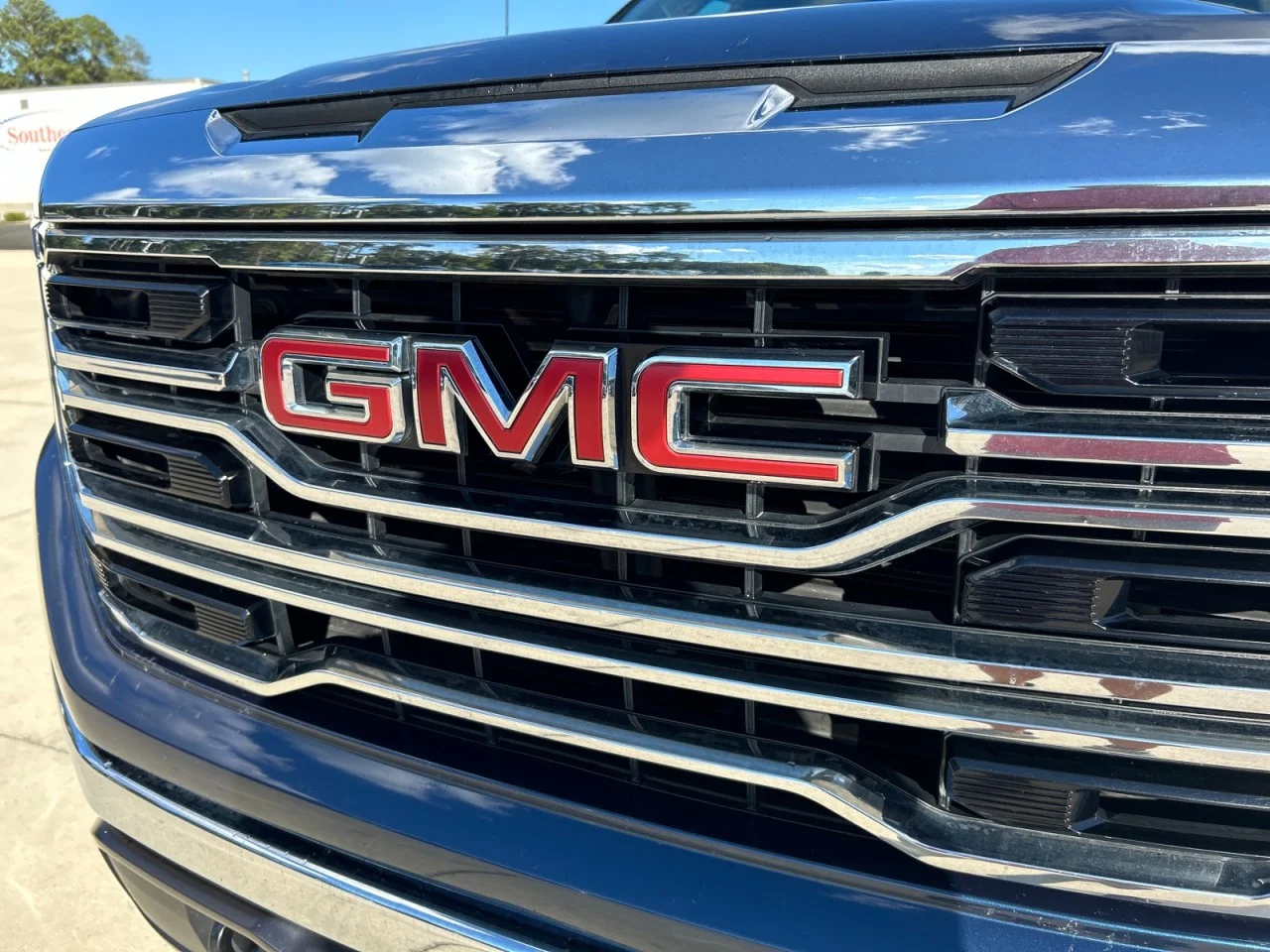 Used 2023 PACIFIC BLUE METALLIC GMC SLT image 9