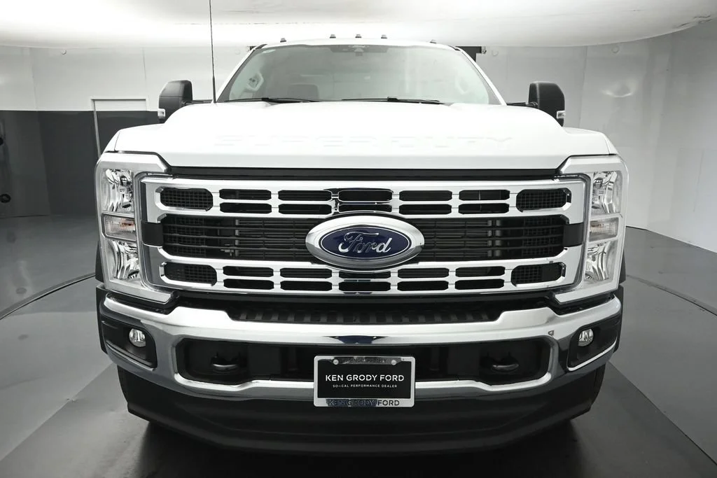 New 2026 Oxford White Ford XL image 3