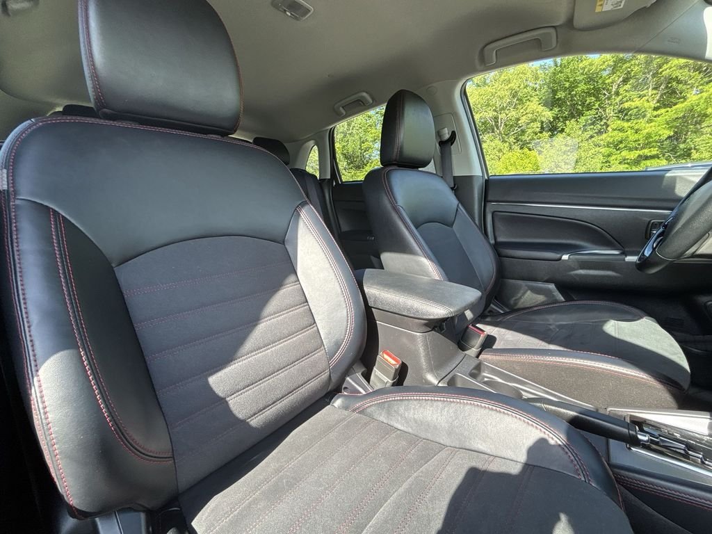 Used 2024 Mercury Gray Metallic Mitsubishi 2.0 SE image 28