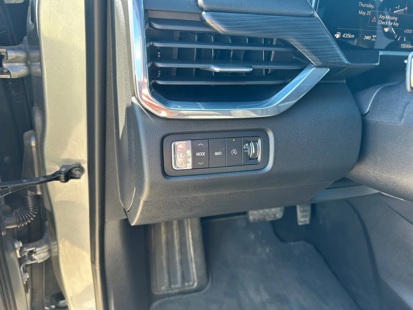 Used 2026 STERLING METALLIC GMC Elevation AWD image 16