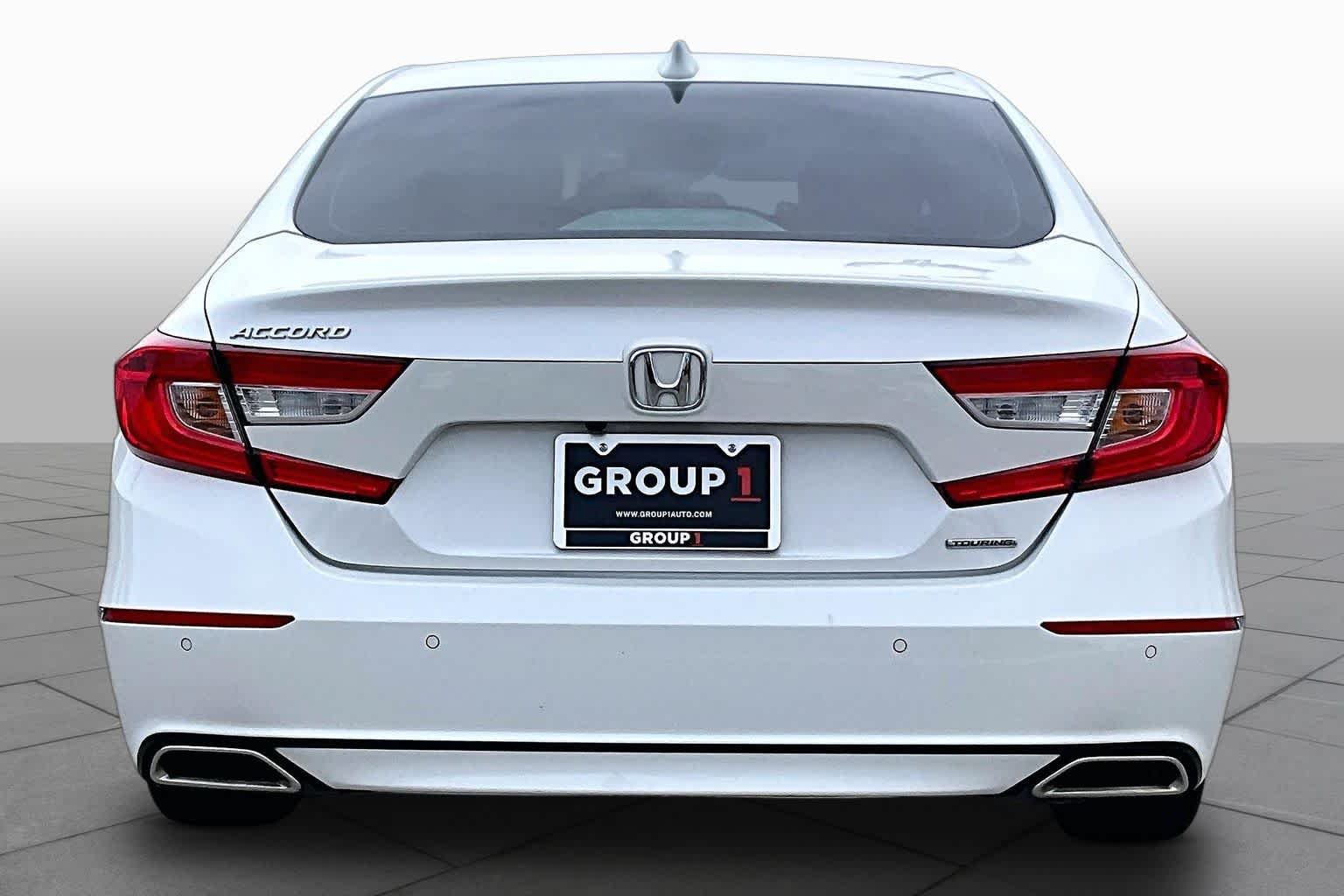 Used 2018 Platinum White Pearl Honda Touring 1.5T image 5