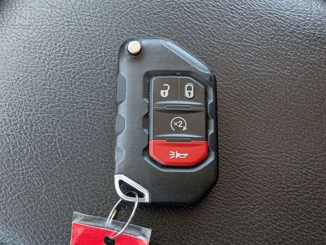 2025 Jeep Wrangler 4-Door Sahara - Photo 30