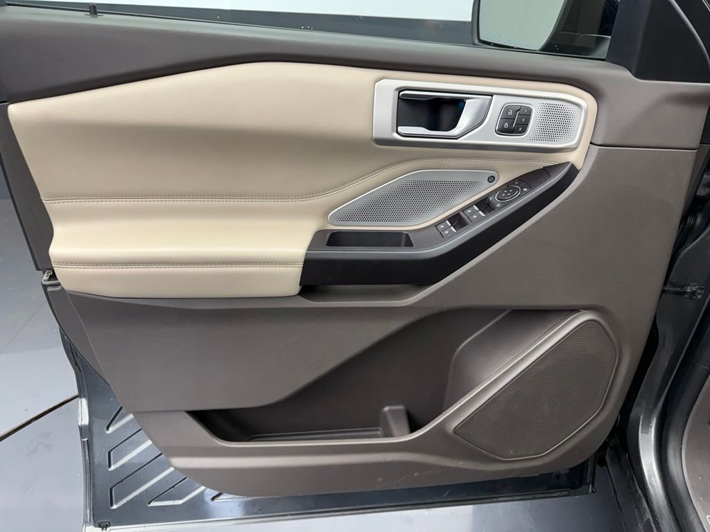 Used 2020 Gray Ford Platinum image 43