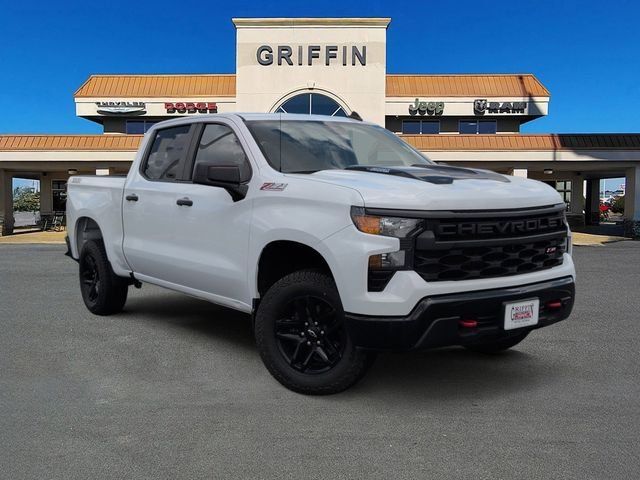 Used 2022 White Chevrolet Custom Trail Boss image 2