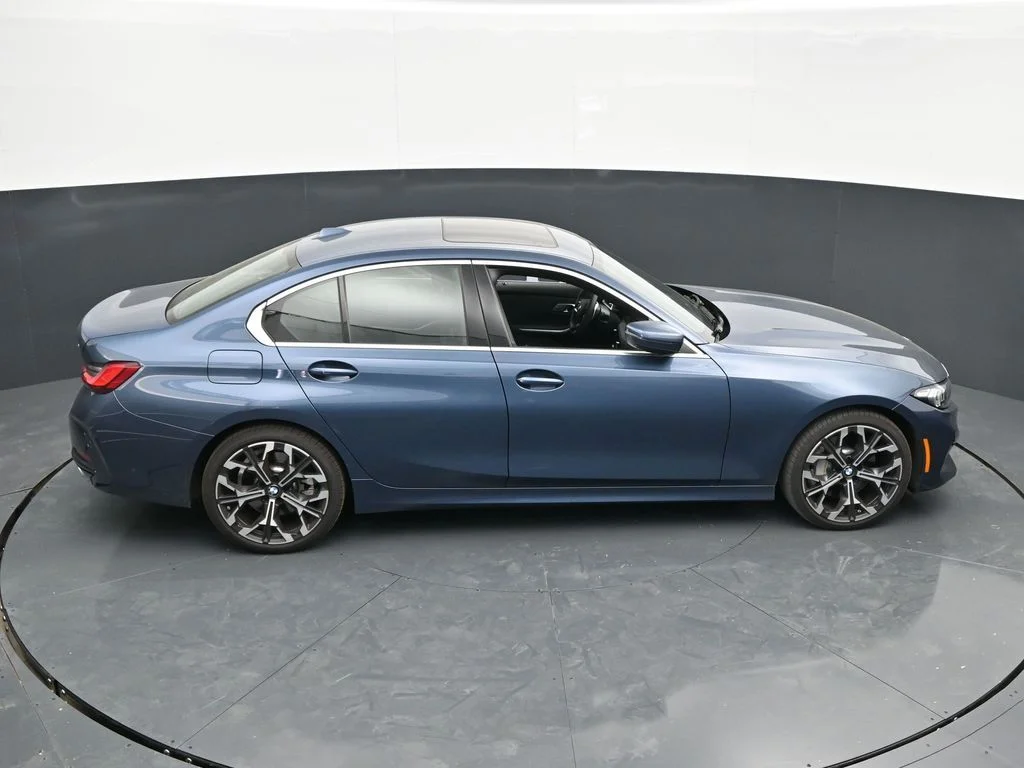2025 BMW 3 Series 330i - Photo 19