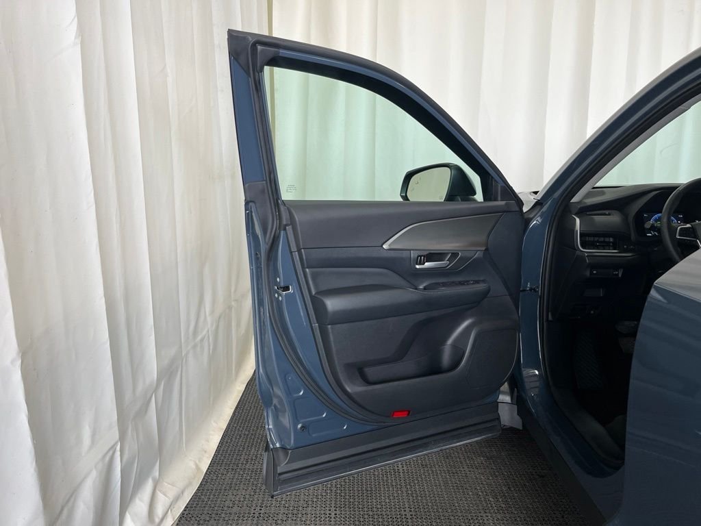 Used 2024 White Toyota XLE image 18