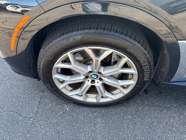 Used 2025 Black Sapphire Metallic BMW xDrive40i image 16