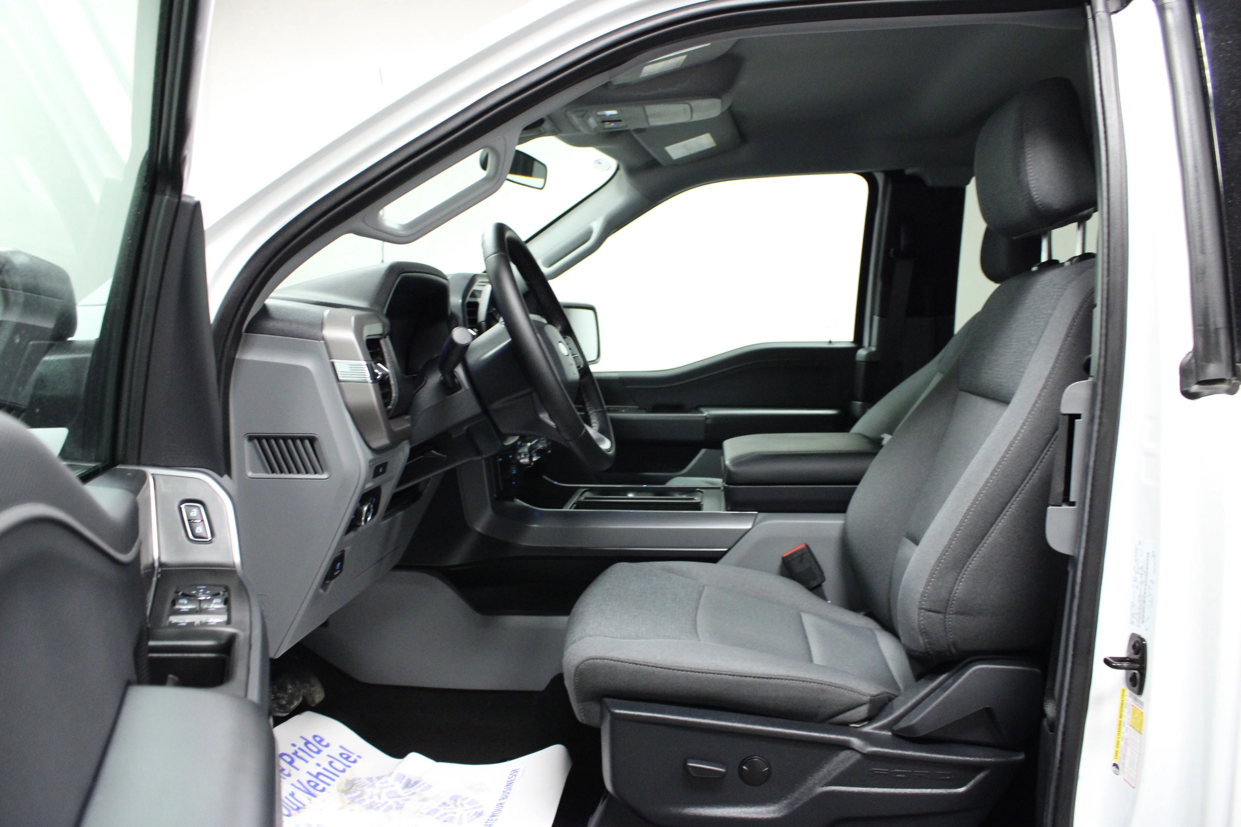 Used 2025 Oxford White Ford XLT image 12