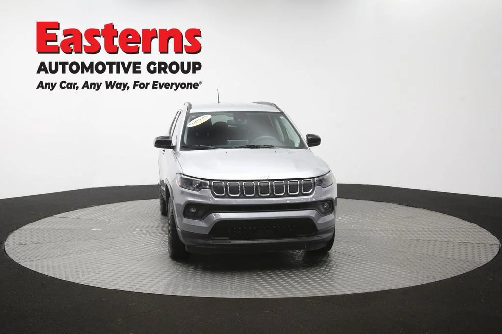 Used 2022 Silver Jeep Latitude image 50