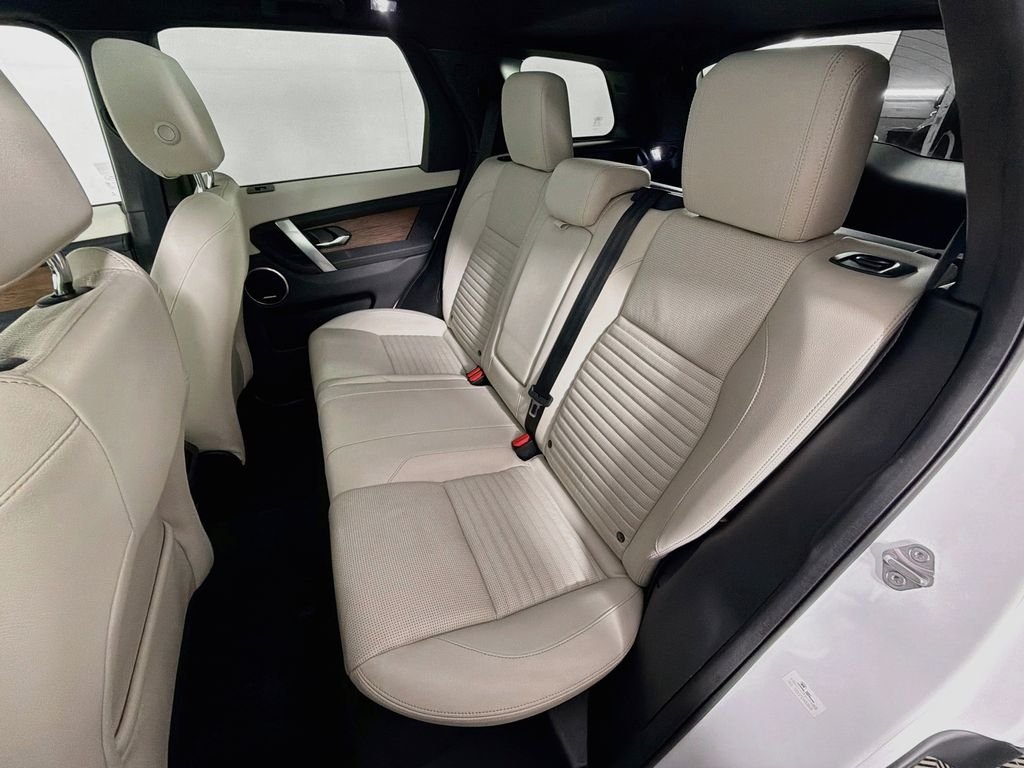 Used 2023 White Land Rover SE image 26