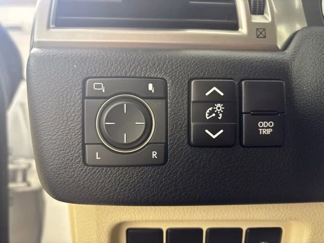 Used 2023 White Lexus GX 460 Premium image 15