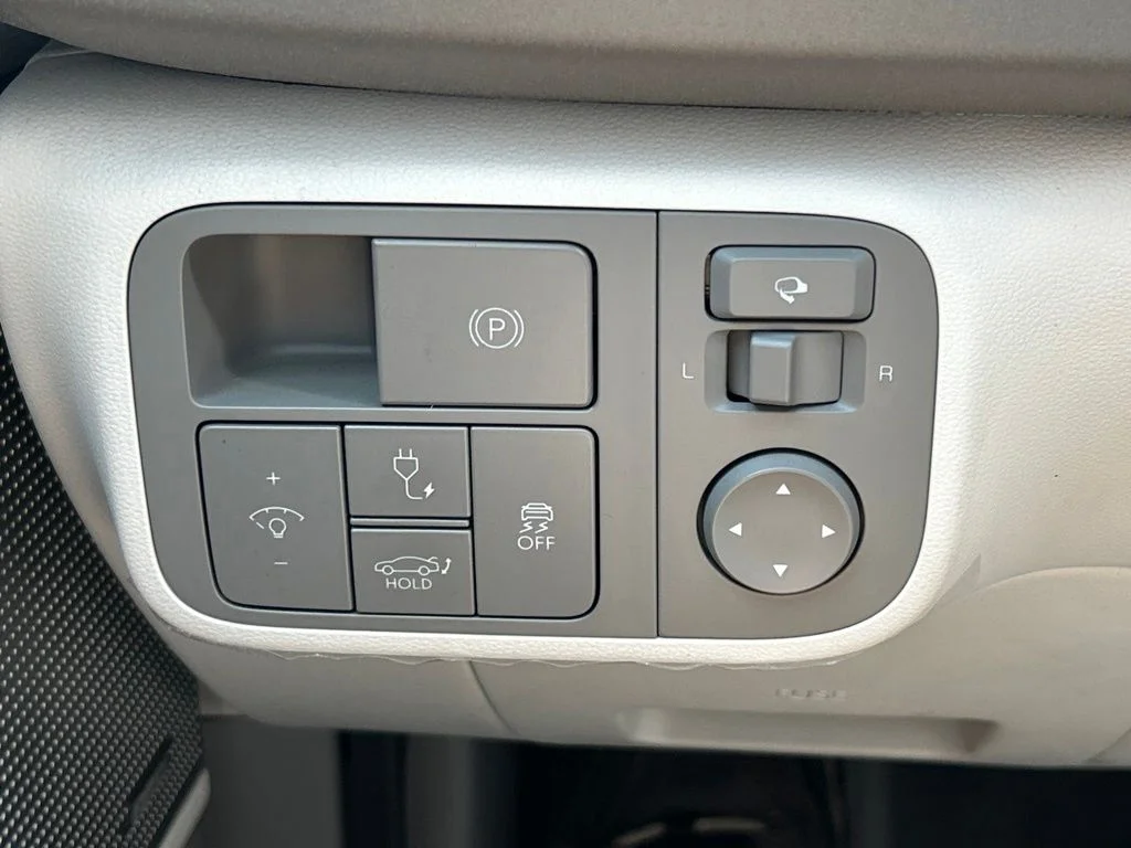 Used 2023 White Hyundai Limited image 31