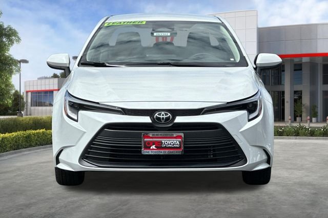 New 2026 Wind Chill Pearl <sup>1</sup> Toyota  LE image 9