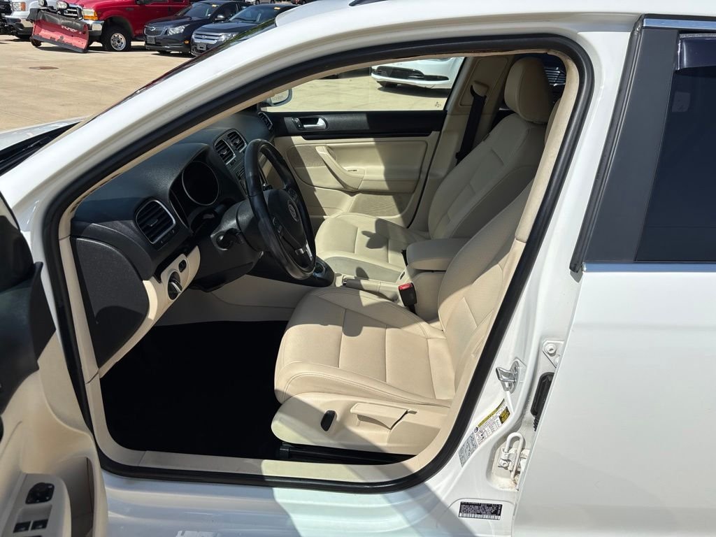Used 2013 Candy White Volkswagen 2.5L SE image 18