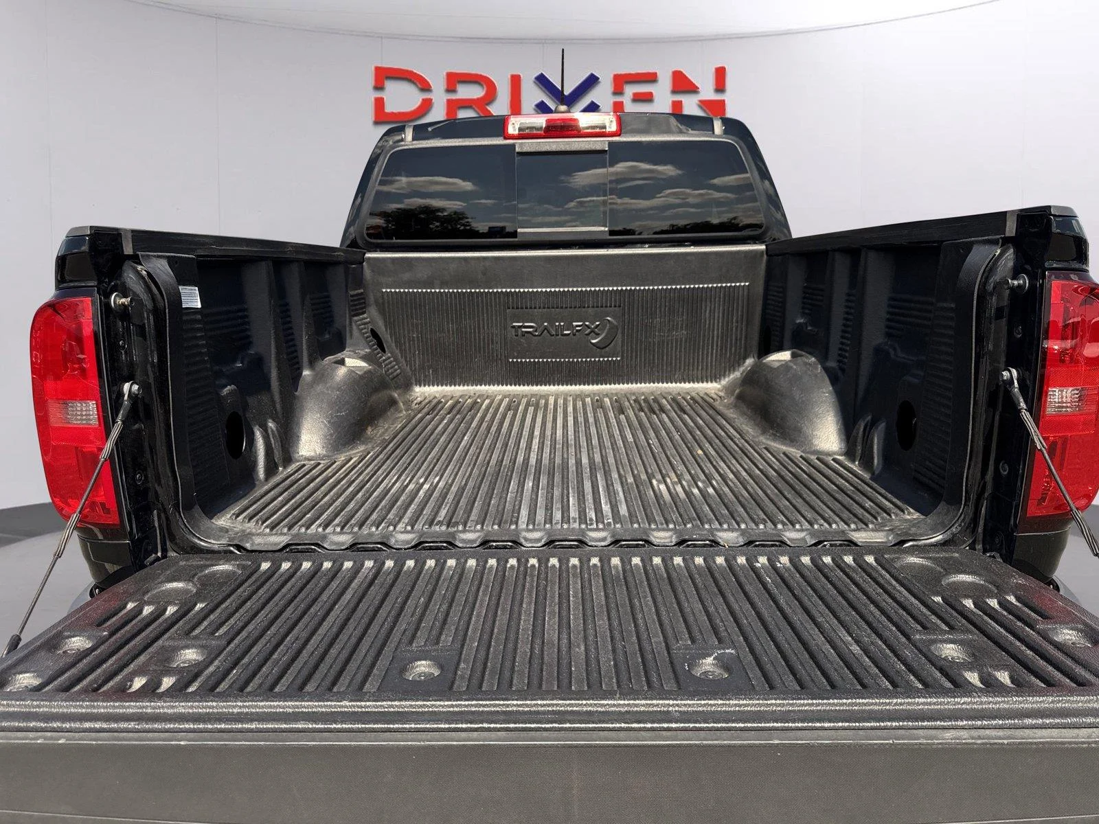 Used 2021 BLACK Chevrolet 4WD Z71 image 32