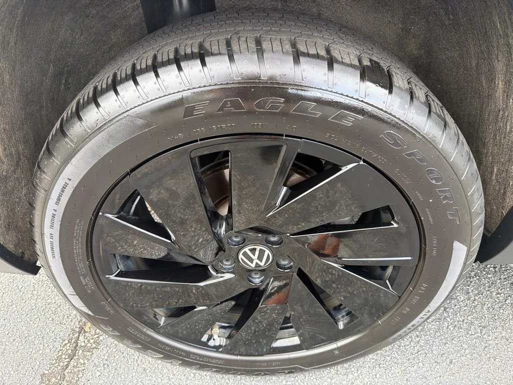 Used 2024  Volkswagen 2.0T SE w/Technology image 17