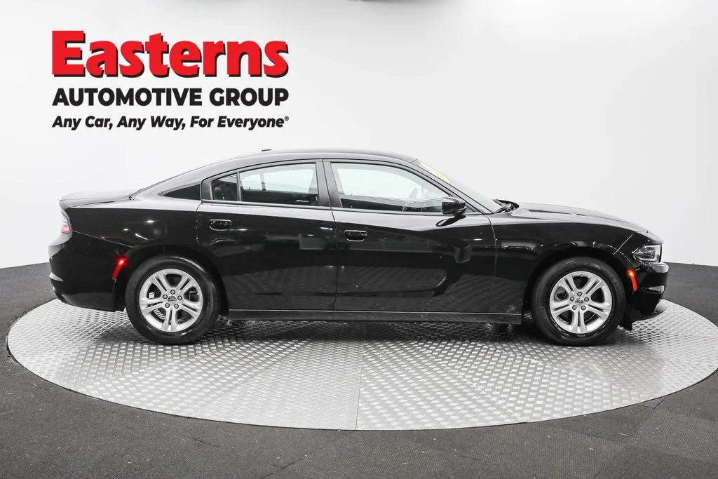 Used 2022 Black Dodge SXT image 4