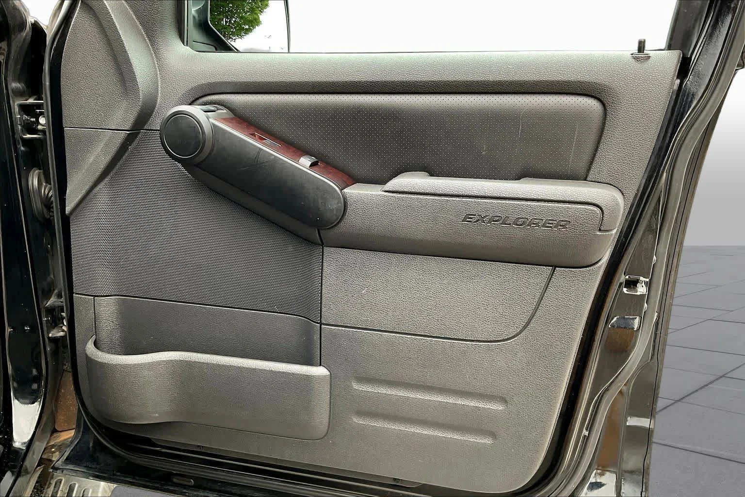 Used 2009 Black Ford Limited image 21