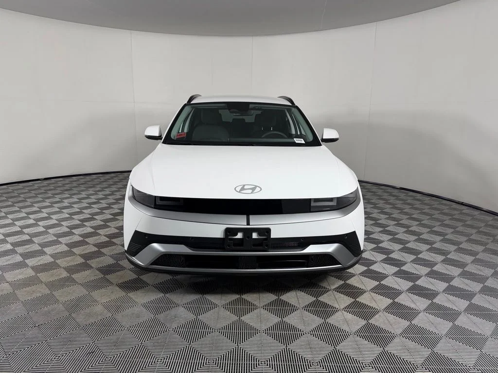 Used 2025 White Hyundai SEL image 11
