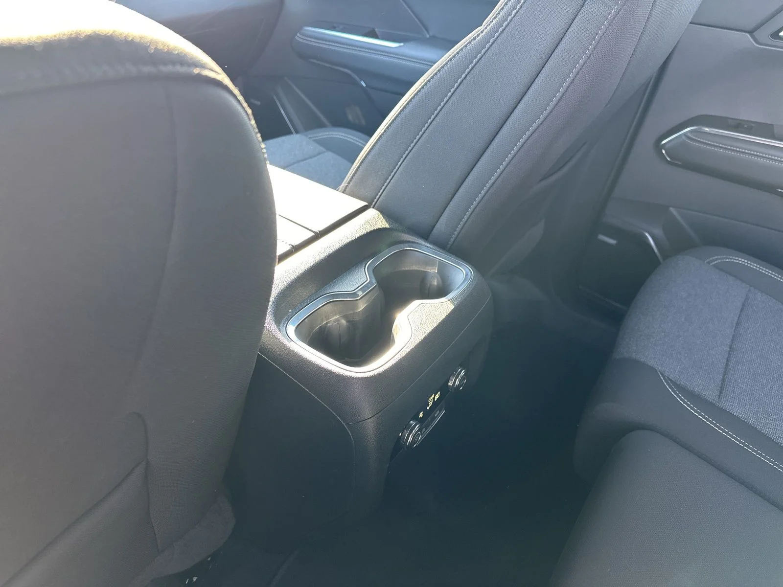 Used 2025 White GMC Elevation image 18