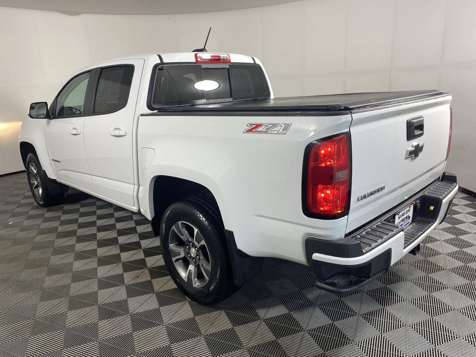 Used 2016 Summit White Chevrolet 4WD Z71 image 5